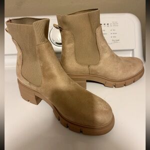 REDTOP Women's Light Tan Chunky Block Heel Platform Lug Sole Chelsea Boots 9